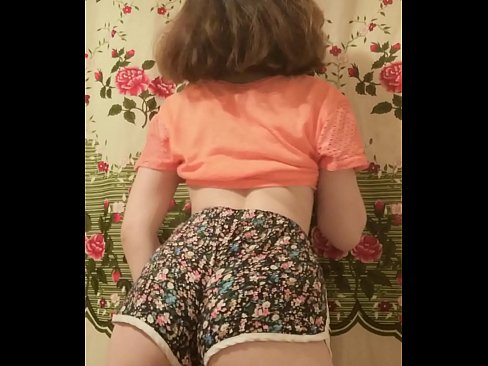 ❤️ Seksi enom bayek stripping mati dheweke kathok cendhak ing kamera ❤️❌  Seks ing kita  ❌